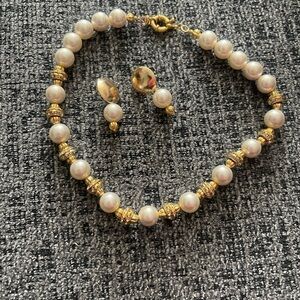 Elegant necklace and earrings set from Colombia